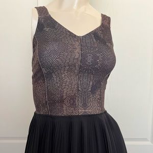 Lululemon tanktop. Rare. Black and bugle like print fabric.